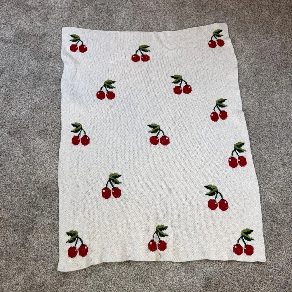 Vintage Style Cherry Knit‎ Throw Blanket Cream Red Fruit Pattern 32x42
